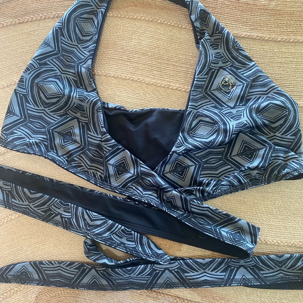 ZUMBA Wrap Me Up Reversible Bra Top - Great Support & Couture Style M.